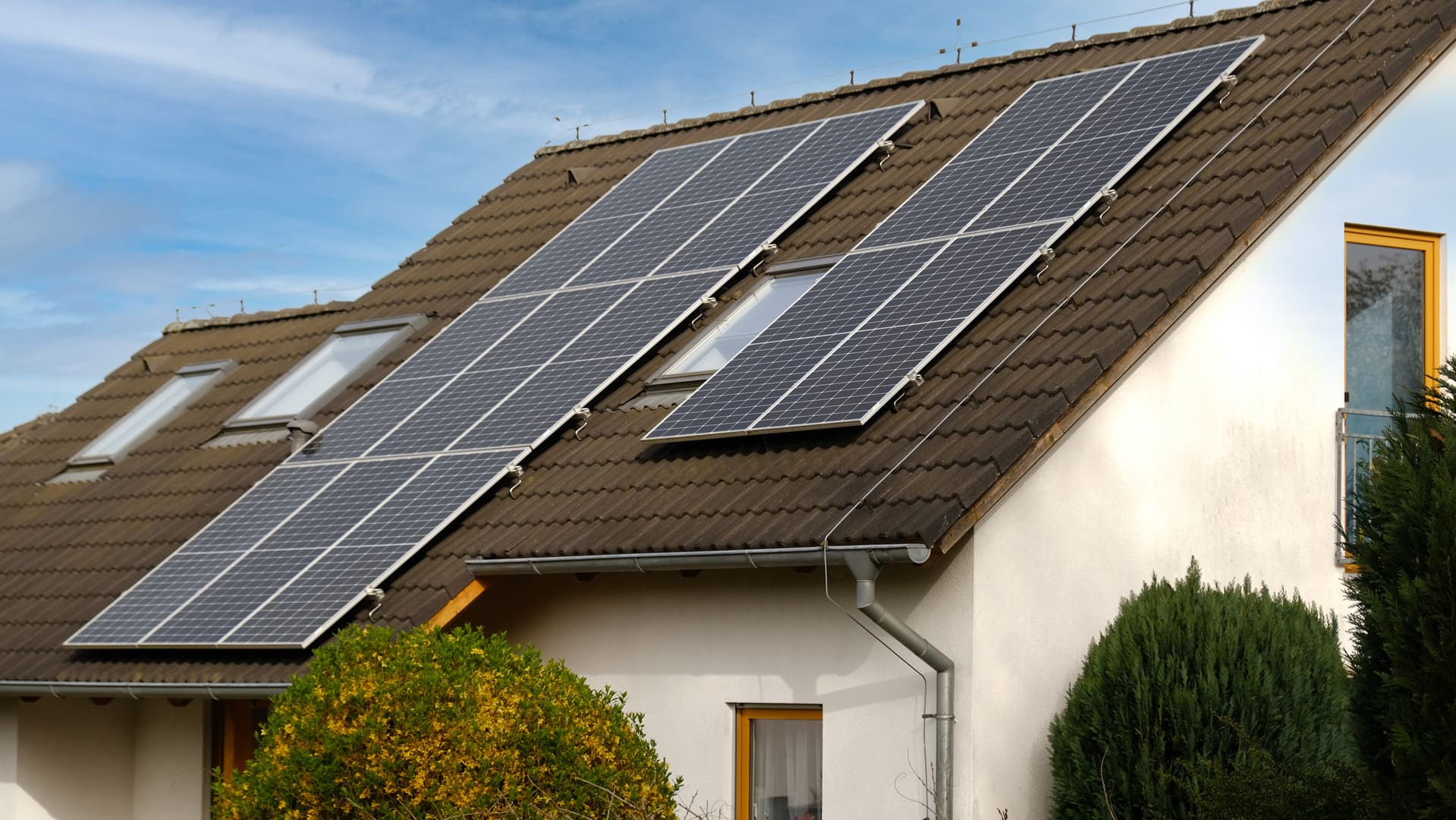 Casa con placas solares